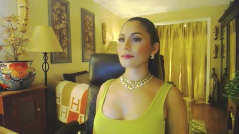 Snapshot of missbrownx chatting on December 12, 5:20 am Brownie -P online show from December 12, 5:20 am