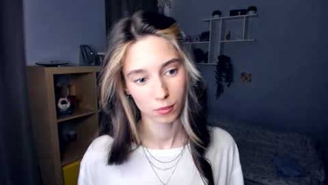 Snapshot of misschaotic_ chatting on September 9, 7:19 am Shelley online show from September 9, 7:19 am