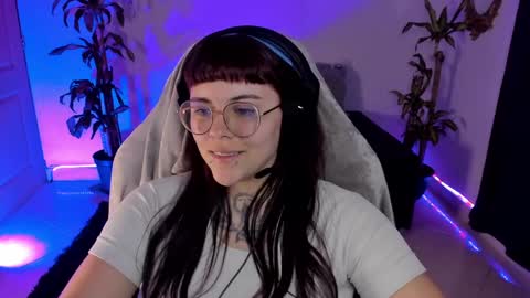Snapshot of misscharlottte_18 chatting on February 27, 9:43 am Missy Charlottte. Hey remember to give me a thumbs up ty online show from February 27, 9:43 am