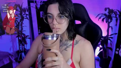 Snapshot of misscharlottte_18 chatting on November 21, 3:27 am Missy Charlottte. Hey remember to give me a thumbs up ty online show from November 21, 3:27 am