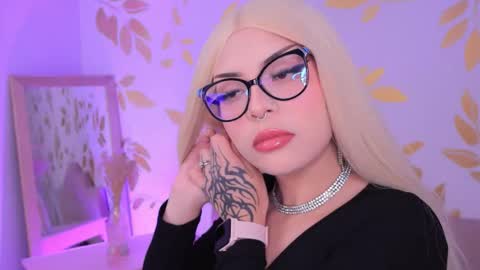 Snapshot of misselektra__ chatting on November 25, 5:07 am ELEKTRA online show from November 25, 5:07 am