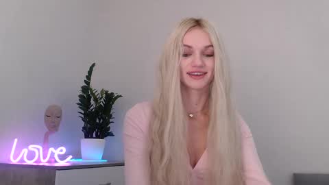 Snapshot of missemma1111 chatting on January 2, 9:07 pm EMMA online show from January 2, 9:07 pm