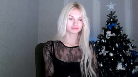 Snapshot of missemma1111 chatting on January 17, 2:39 am EMMA online show from January 17, 2:39 am