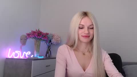 Snapshot of missemma1111 chatting on January 24, 10:08 pm EMMA online show from January 24, 10:08 pm