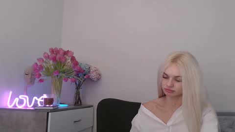 Snapshot of missemma1111 chatting on January 28, 9:29 pm EMMA online show from January 28, 9:29 pm