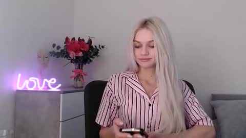 Snapshot of missemma1111 chatting on February 10, 9:15 pm EMMA online show from February 10, 9:15 pm