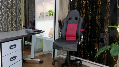 Snapshot of missescarleth chatting on October 21, 2:56 am Escarlet online show from October 21, 2:56 am