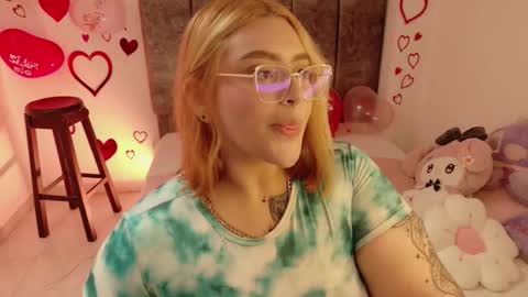 missevans_ online show from February 7, 3:49 pm