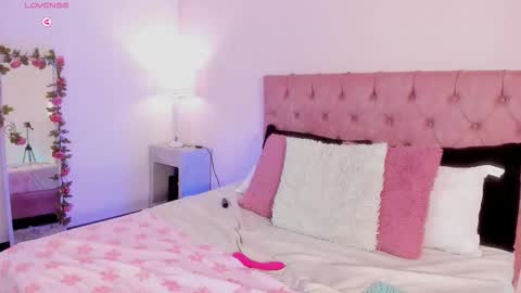 Melany Hiller online show from March 27, 8:26 am