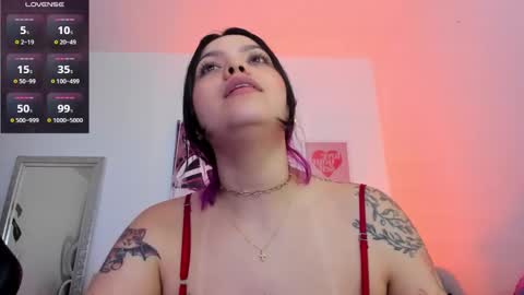 Snapshot of misshuntt3rs chatting on February 9, 8:33 am Annie online show from February 9, 8:33 am