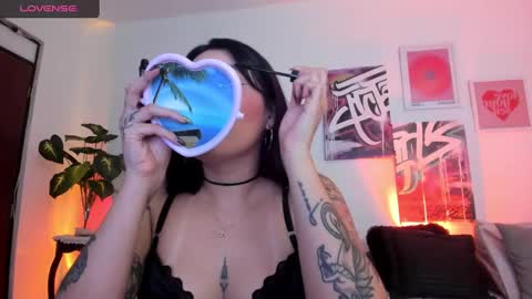 Snapshot of misshuntt3rs chatting on February 20, 2:40 am Annie online show from February 20, 2:40 am