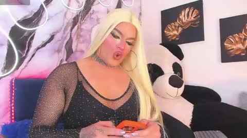 kassandra lazcano online show from May 12, 1:25 am