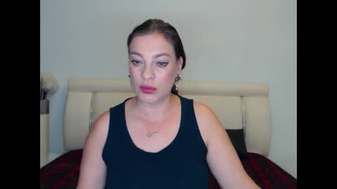 Snapshot of misskhloe chatting on November 9, 7:01 pm Khloe online show from November 9, 7:01 pm