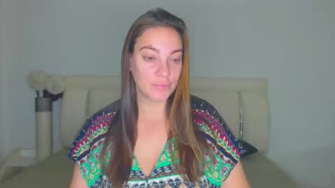 Snapshot of misskhloe chatting on November 24, 3:28 am Khloe online show from November 24, 3:28 am