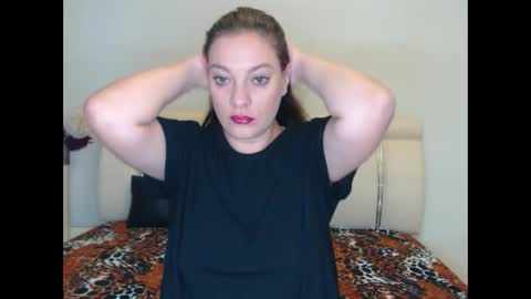 Snapshot of misskhloe chatting on December 14, 7:25 am Khloe online show from December 14, 7:25 am