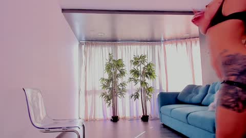 Snapshot of misskiarra chatting on January 18, 8:52 am misskiarra online show from January 18, 8:52 am