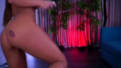 Snapshot of misskiarra chatting on March 6, 5:24 am misskiarra online show from March 6, 5:24 am