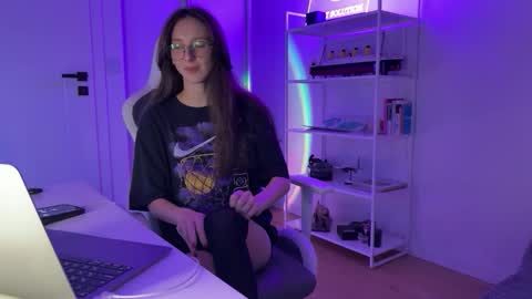 misslalii online show from September 30, 7:41 pm