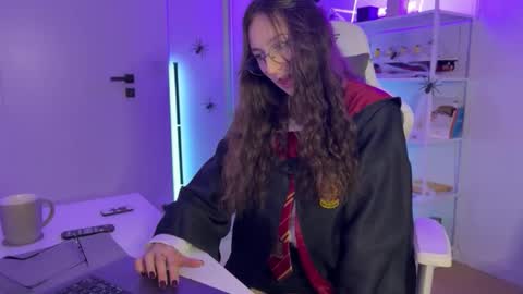 misslalii online show from October 31, 5:14 pm