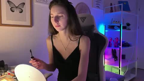 misslalii online show from March 1, 4:42 pm