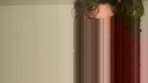 misslia101 online show from October 22, 3:40 am