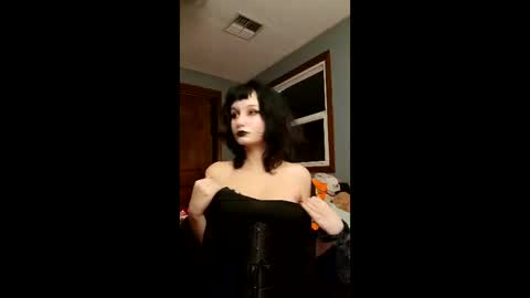 Snapshot of missmacabre666 chatting on January 17, 6:18 am missmacabre666 online show from January 17, 6:18 am