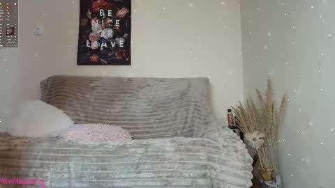 Snapshot of missmagnetizm chatting on November 24, 9:47 pm Vi online show from November 24, 9:47 pm