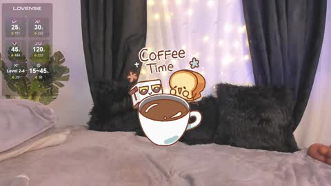 Alejandra  online show from December 19, 9:18 am