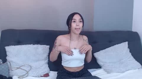 Snapshot of missmelody_jk chatting on November 26, 3:57 pm Miss Melody online show from November 26, 3:57 pm