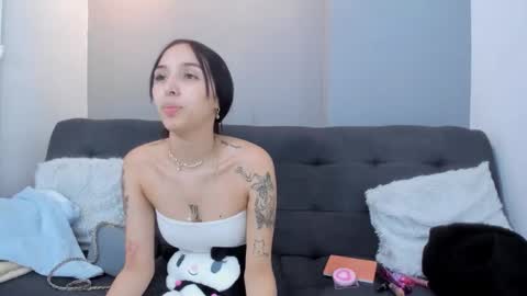 Snapshot of missmelody_jk chatting on November 27, 3:36 pm Miss Melody online show from November 27, 3:36 pm