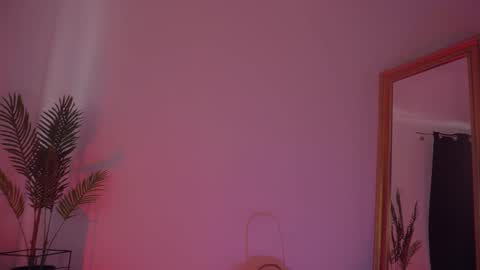 Snapshot of missmerciless chatting on February 25, 11:30 am LUXXANDRA online show from February 25, 11:30 am