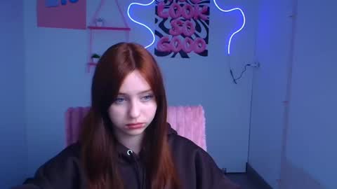 Mia online show from November 23, 12:38 pm