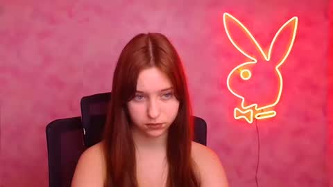 Mia online show from December 4, 1:09 pm