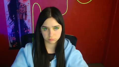 Mia online show from April 15, 5:31 pm