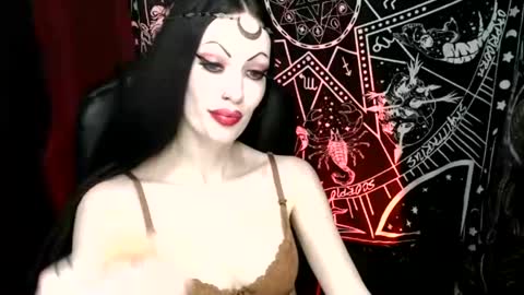 Snapshot of missmoondoll chatting on January 31, 4:03 am MissMoonDoll online show from January 31, 4:03 am