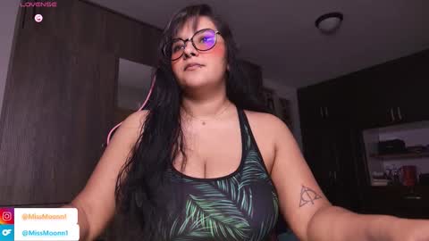 Snapshot of missmoonn chatting on November 7, 11:38 pm MissMoon online show from November 7, 11:38 pm