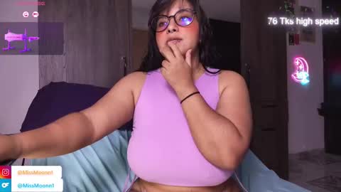 Snapshot of missmoonn chatting on November 15, 9:54 pm MissMoon online show from November 15, 9:54 pm