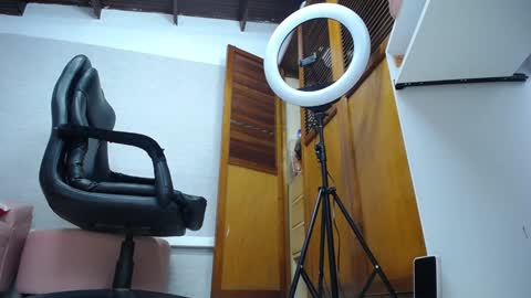 Penelope online show from January 11, 1:01 pm