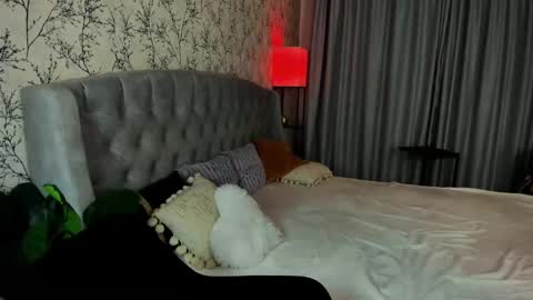 Snapshot of missrosse_ chatting on March 1, 1:43 am Emily online show from March 1, 1:43 am