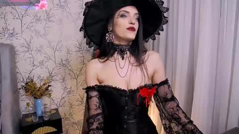 Snapshot of missrosse_ chatting on October 31, 11:39 pm Emily online show from October 31, 11:39 pm