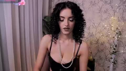 Snapshot of missrosse_ chatting on November 22, 11:04 pm Emily online show from November 22, 11:04 pm