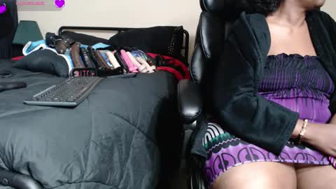 Snapshot of misstajaa chatting on November 6, 4:02 am MissTajaa online show from November 6, 4:02 am