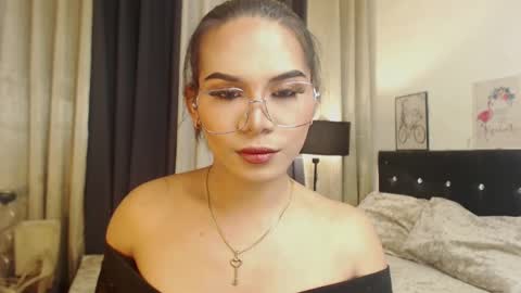 misstrishontop online show from December 3, 10:17 am