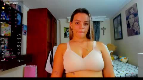 missvalery1 online show from April 27, 11:14 pm