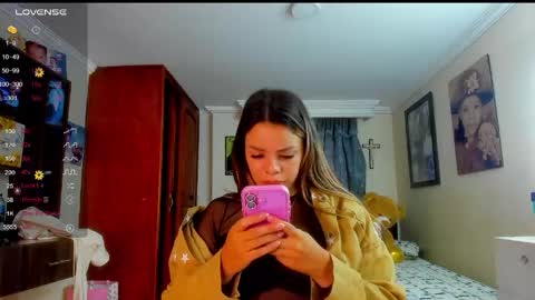 missvalery1 online show from April 29, 10:38 pm
