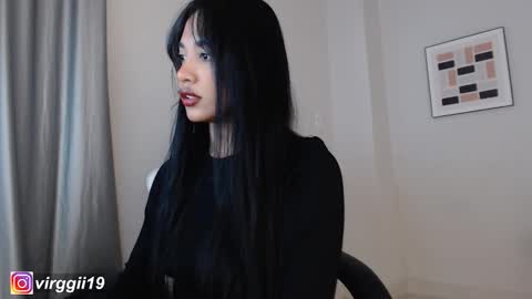 missvirggii online show from October 20, 9:37 pm