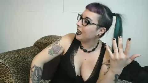 Snapshot of missy_dee chatting on February 5, 6:02 am Missy Dee online show from February 5, 6:02 am