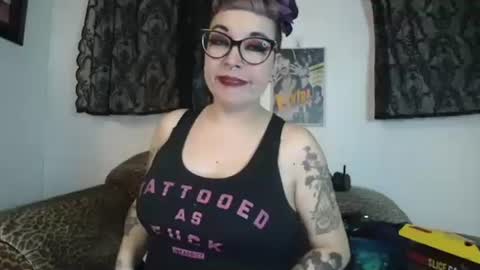 Snapshot of missy_dee chatting on November 27, 8:16 am Missy Dee online show from November 27, 8:16 am