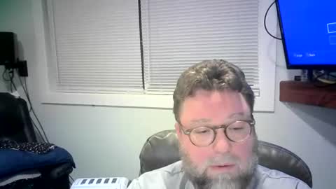 Mr. Happy online show from February 7, 7:07 am