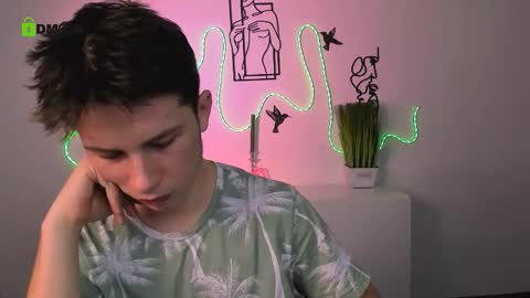 Snapshot of mister_vice chatting on December 17, 7:20 pm mister_vice online show from December 17, 7:20 pm